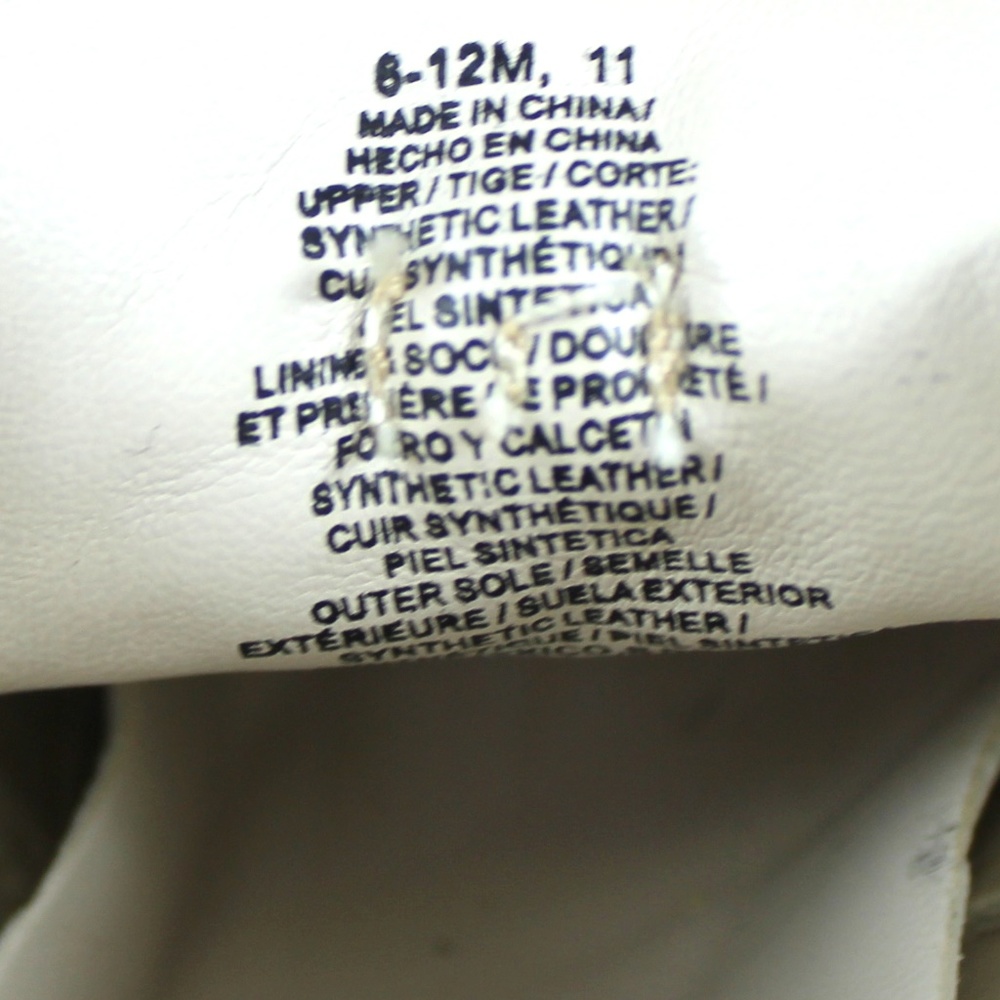 Old Navy Gold Moccasins Size 6-12 Months - Picture 8 of 8